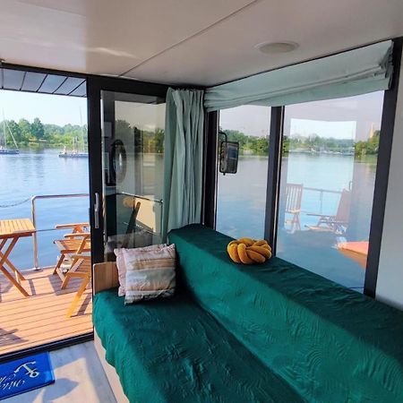 Houseboat Water Boy Apartament Plywajacy Dom Na Wodzie Lodz Uraz  エクステリア 写真
