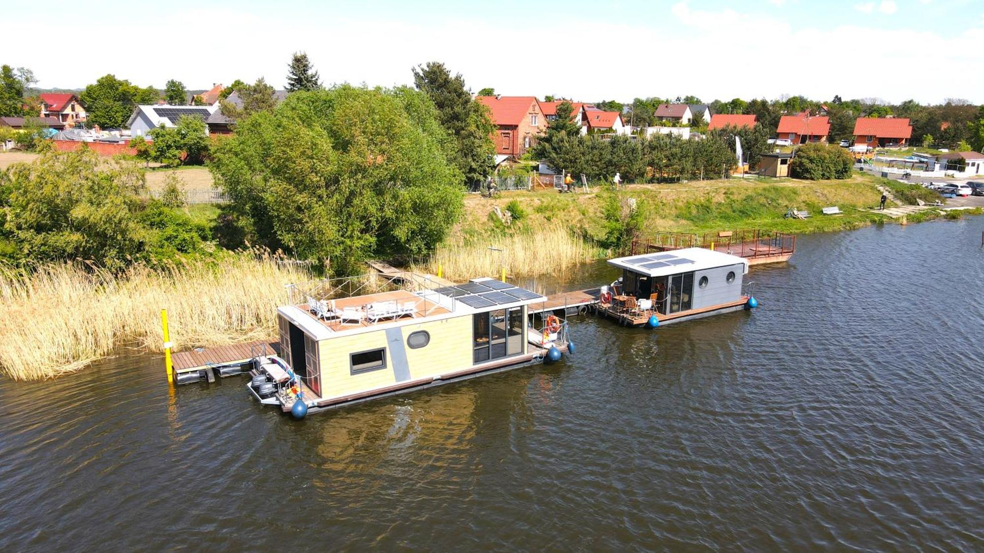 Houseboat Water Boy Apartament Plywajacy Dom Na Wodzie Lodz Uraz  エクステリア 写真