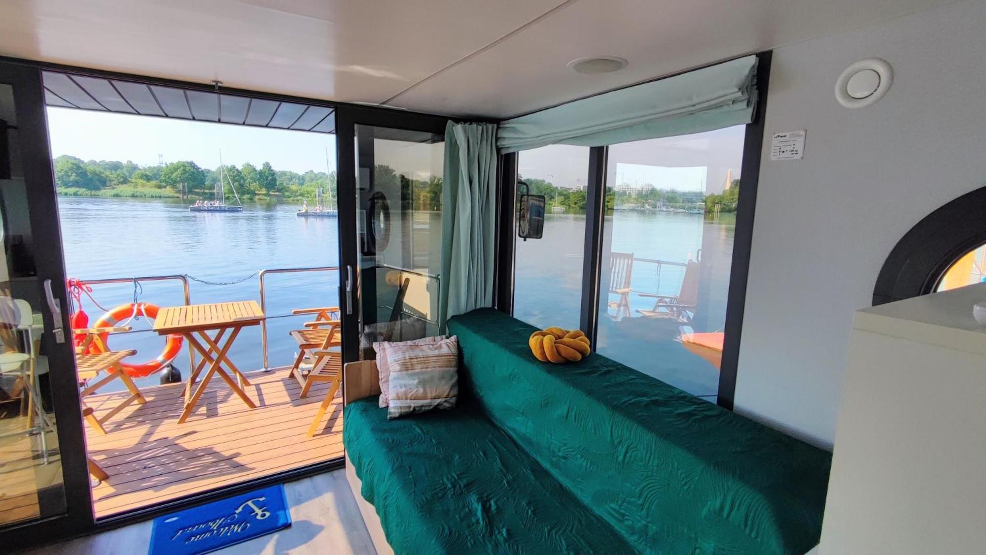 Houseboat Water Boy Apartament Plywajacy Dom Na Wodzie Lodz Uraz  エクステリア 写真