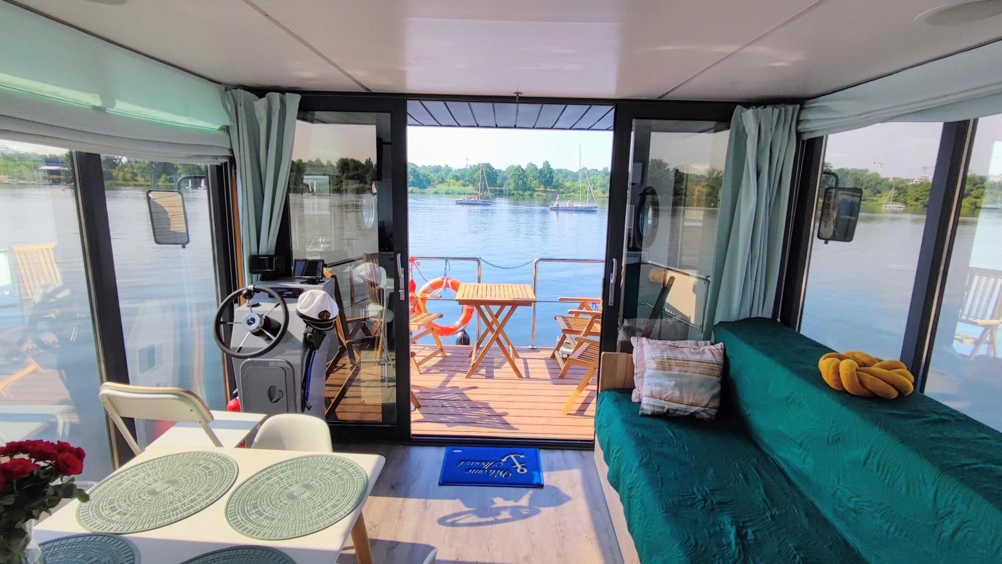 Houseboat Water Boy Apartament Plywajacy Dom Na Wodzie Lodz Uraz  エクステリア 写真