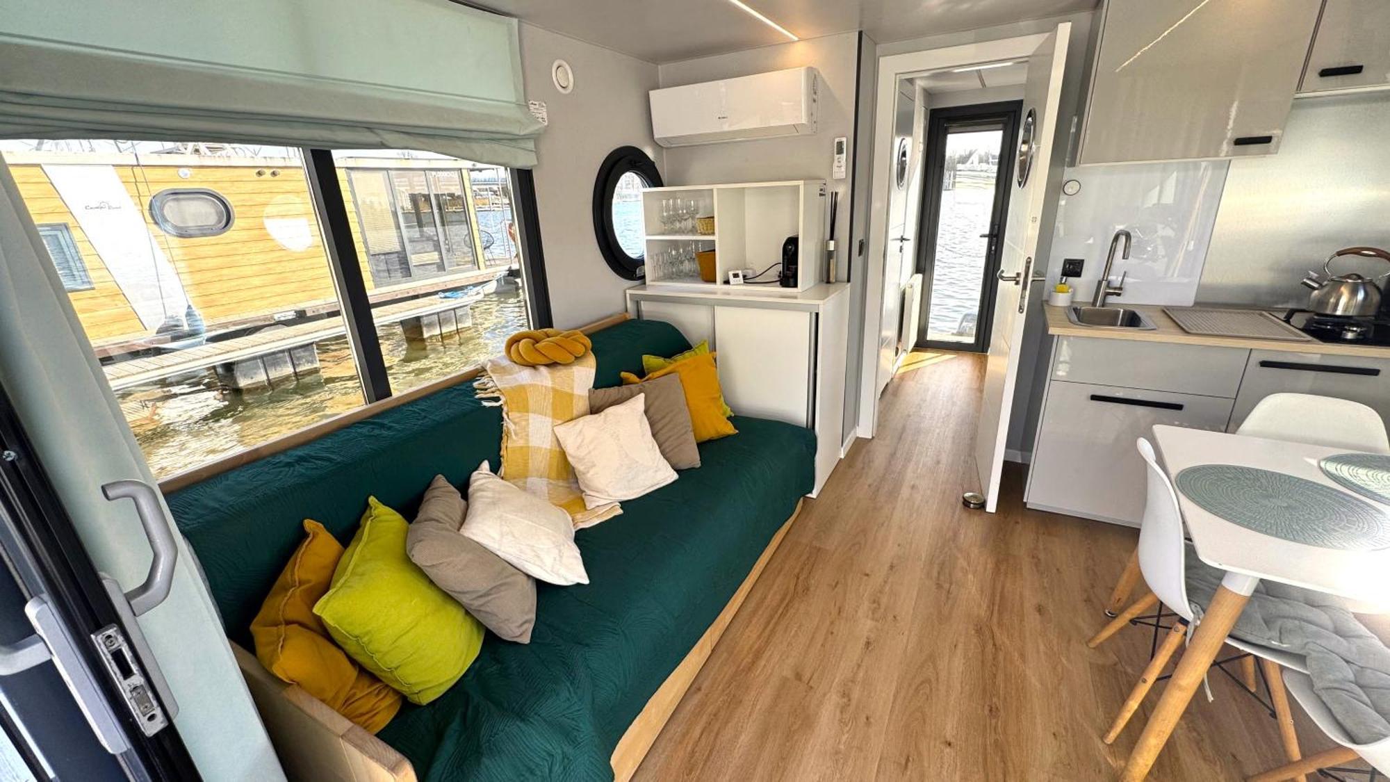 Houseboat Water Boy Apartament Plywajacy Dom Na Wodzie Lodz Uraz  エクステリア 写真