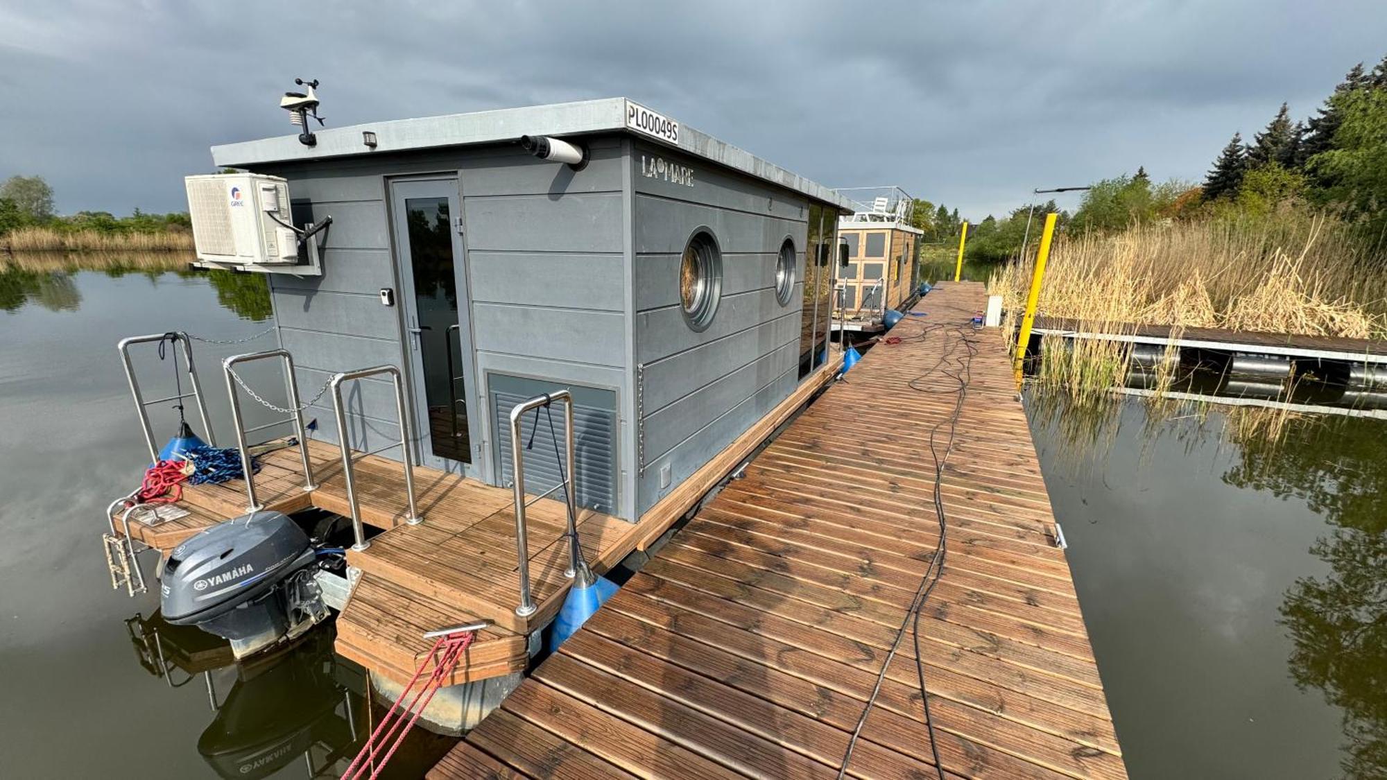 Houseboat Water Boy Apartament Plywajacy Dom Na Wodzie Lodz Uraz  エクステリア 写真