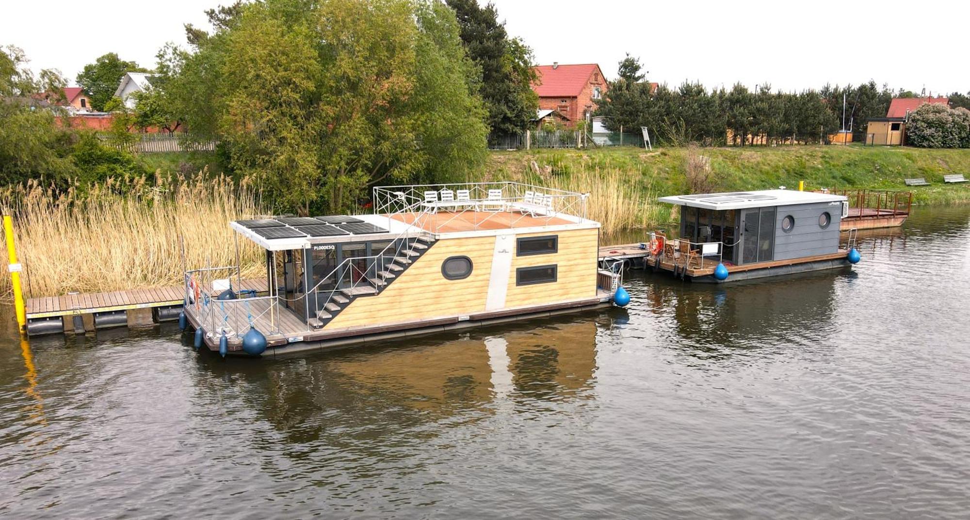 Houseboat Water Boy Apartament Plywajacy Dom Na Wodzie Lodz Uraz  エクステリア 写真