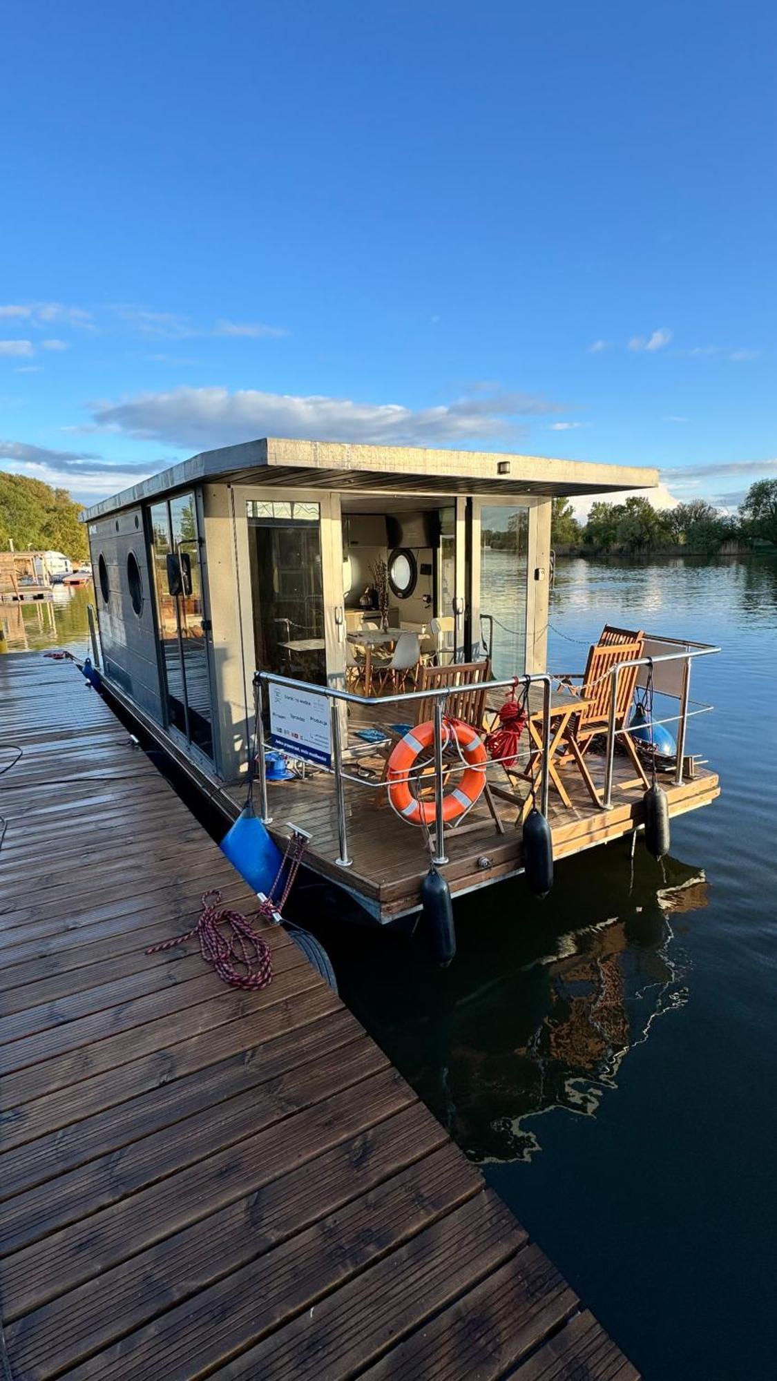 Houseboat Water Boy Apartament Plywajacy Dom Na Wodzie Lodz Uraz  エクステリア 写真