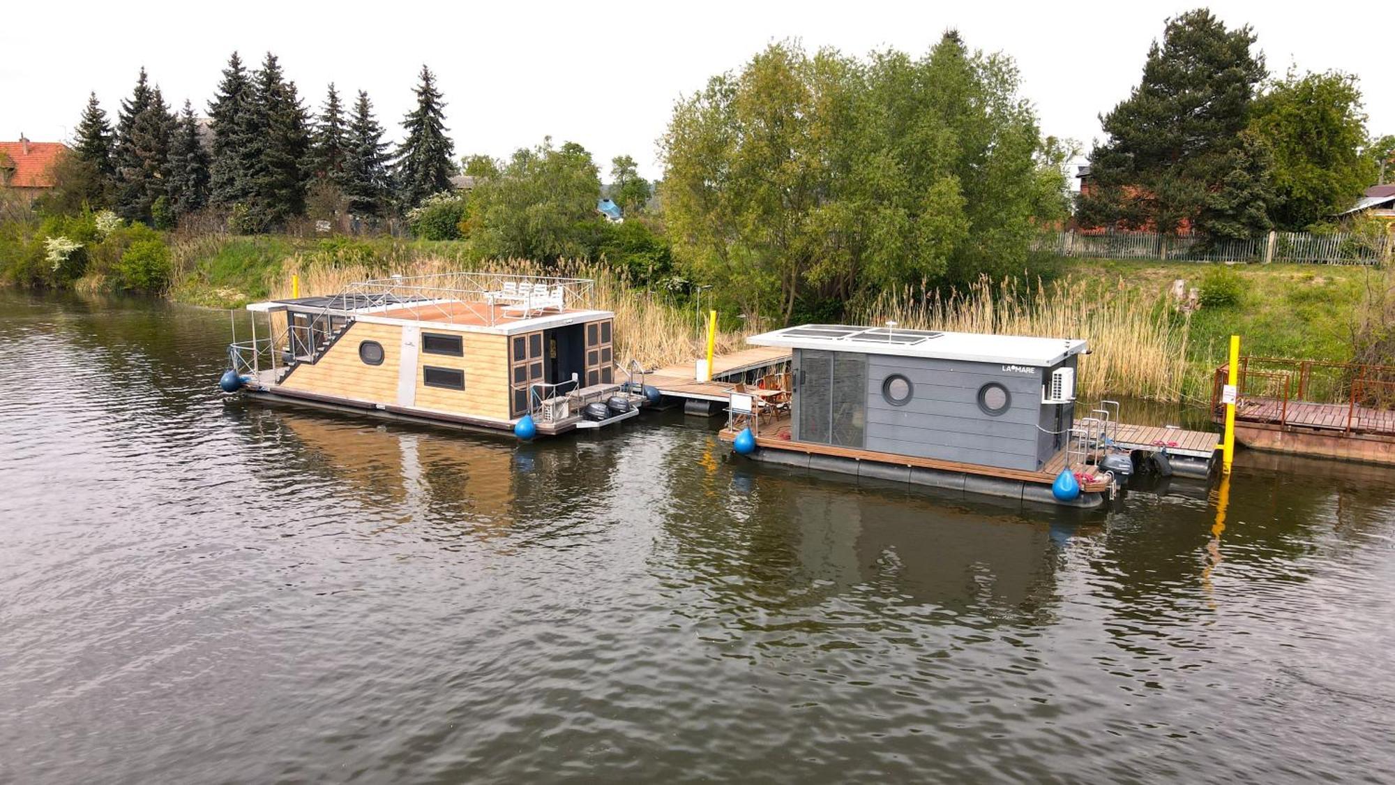 Houseboat Water Boy Apartament Plywajacy Dom Na Wodzie Lodz Uraz  エクステリア 写真